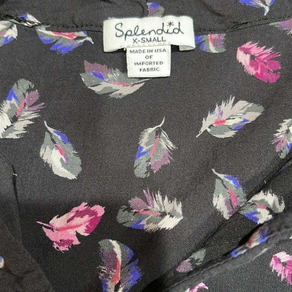 Splendid Feather Print Split Neck Sleeveless Top SZ XS Black - Picture 5 of 8